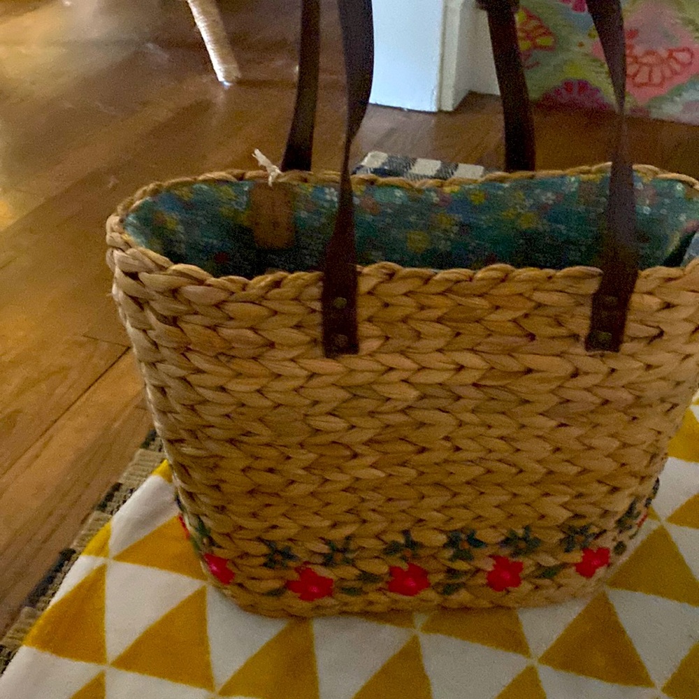 ONE LEFT! Adorable straw tote bag